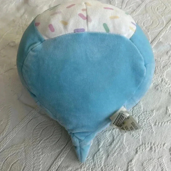 Squishmallows CLUTCH the Blue Axolotl w/ Balloon Sprinkles Exclusive Birthday - Picture 6 of 10